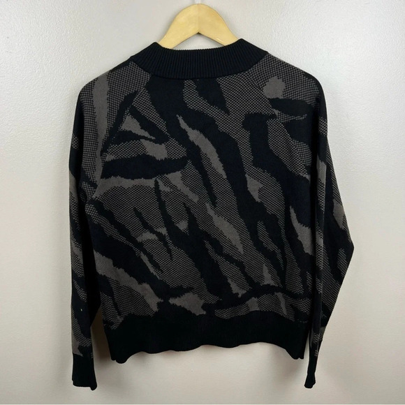 Athleta Jacquard Crew Textured Sweater Size XS Abstract Animal Print Merino Wool - Picture 2 of 9